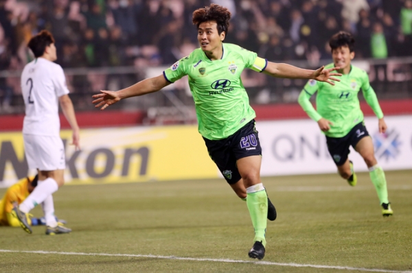 6일 오후 전북 전주월드컵경기장에서 열린 2019 아시아축구연맹(AFC) 챔피언스리그 조별리그 1차전 전북 현대와 베이징 궈안의 경기. 전북 이동국이 역전골을 넣고 기뻐하고 있다.