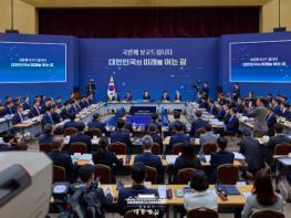 이재명 대통령 '국가공무원의 1시간은 5200만 시간의 가치 있어' 기사 이미지