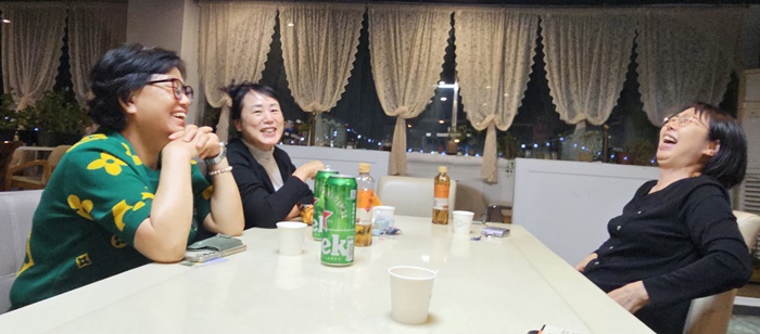 횡성여고 2회 졸업생 김용순 이경희 한은희 석모도호텔 뉴욕47가 카페
