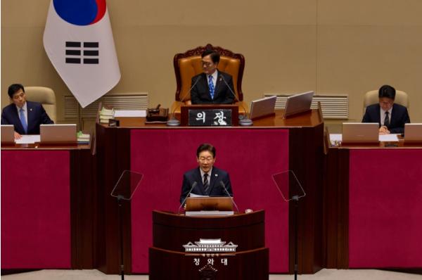 이재명 대통령 '이번 추경은 위기의 파도로부터 국민의 삶 지켜줄 방파제'