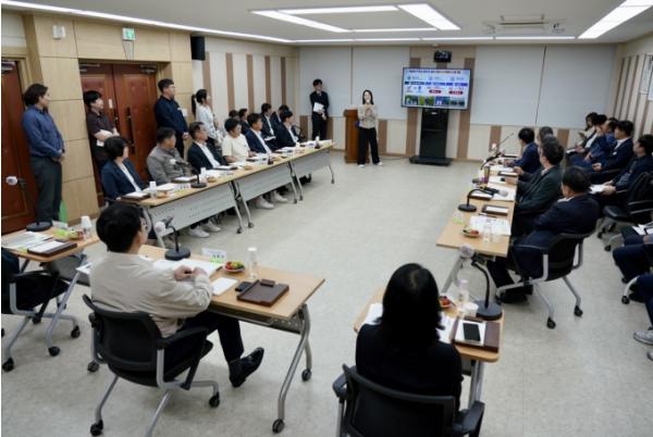 농촌 노동을 줄이는 AI 로봇, 경북에서 현장 검증한다